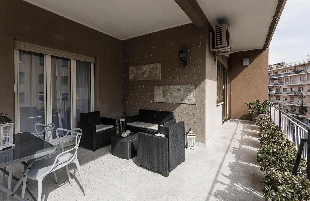Aurelia 386 Vatican House-1